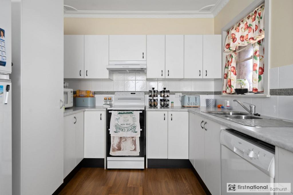51 Macquarie St, West Bathurst, NSW 2795