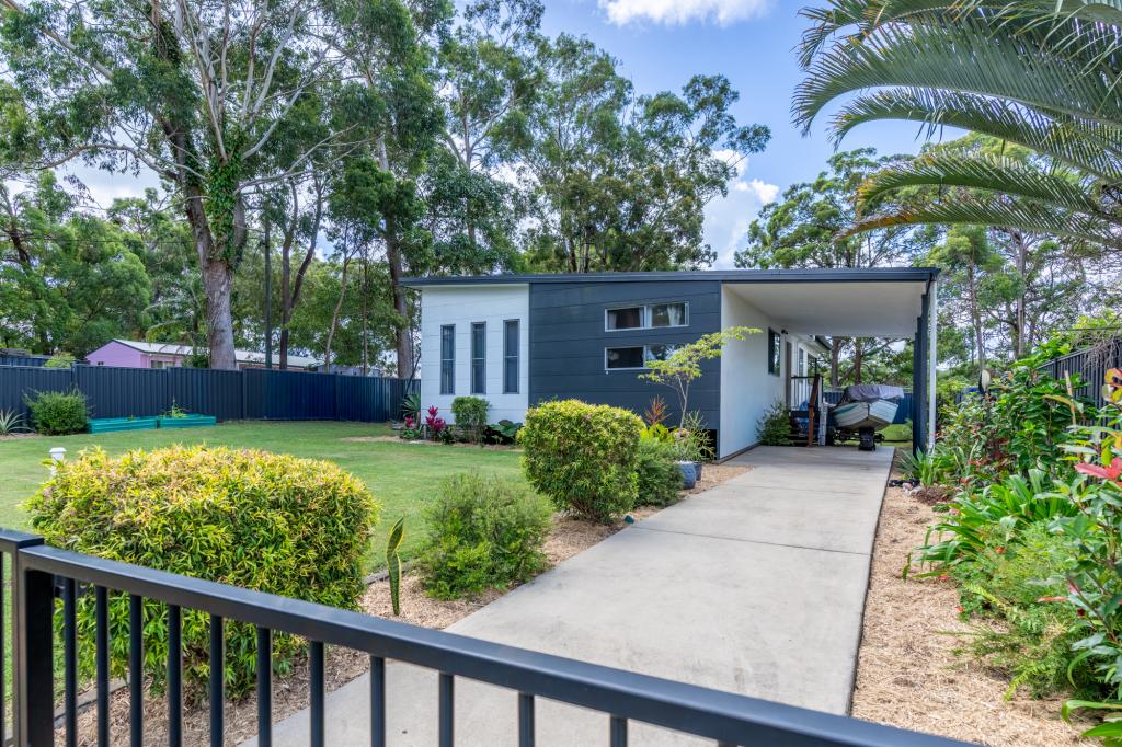 65 Bradman St, Russell Island, QLD 4184