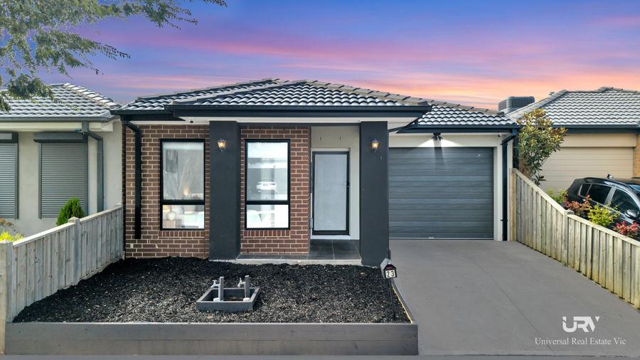 23 Hollington Dr, Mickleham, VIC 3064