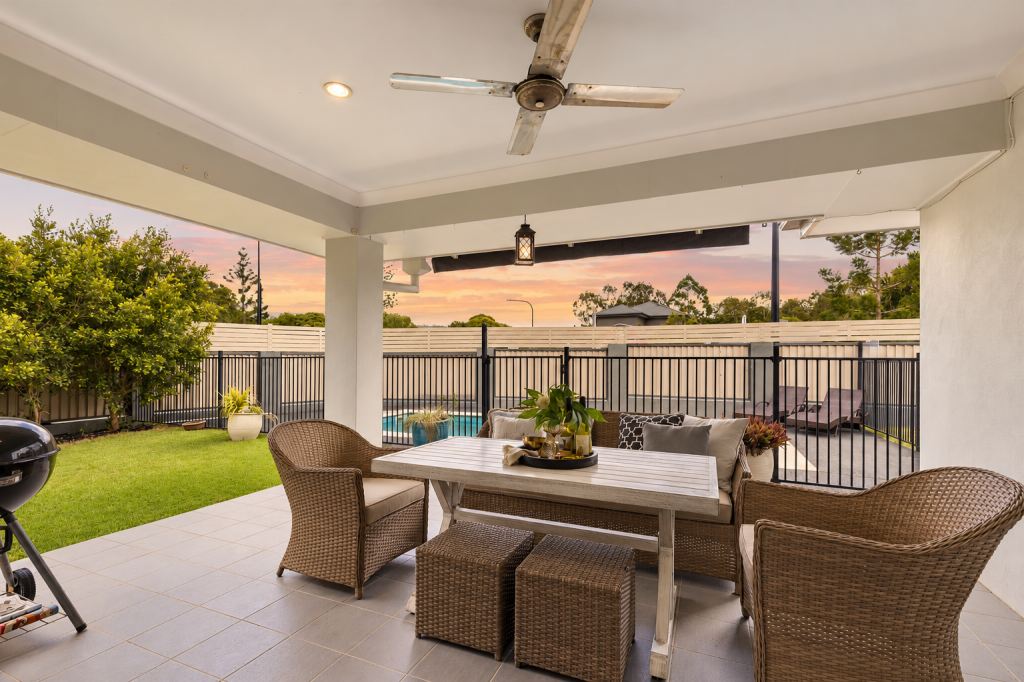 2 Lyrebird Cres, Upper Kedron, QLD 4055