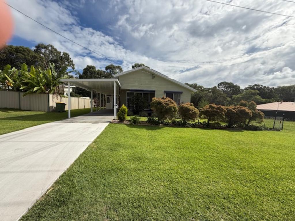 8 AQUARIUS RD, RUSSELL ISLAND, QLD 4184