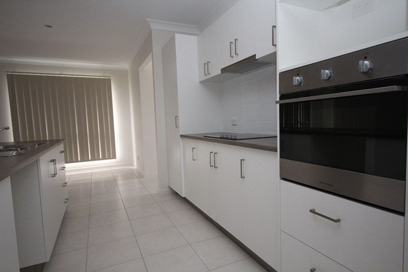 8 Charries St, Kelso, QLD 4815