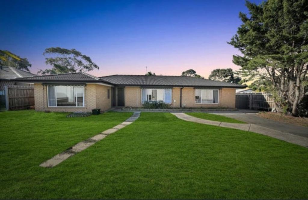 10 Gainsborough Pl, Melton West, VIC 3337