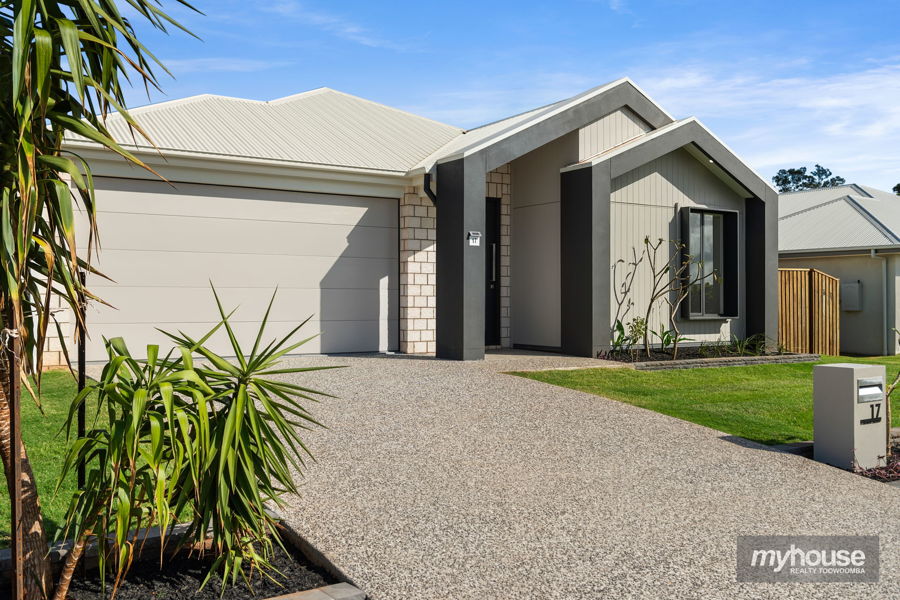 17 Saint Andrews Cres, Highfields, QLD 4352