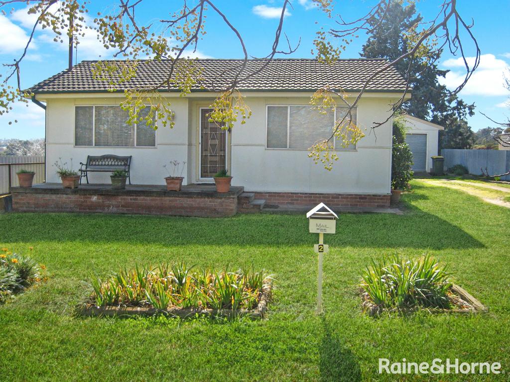 2 Lachlan Cl, Young, NSW 2594