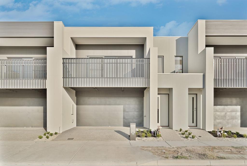 18 Titan Dr, Clyde North, VIC 3978
