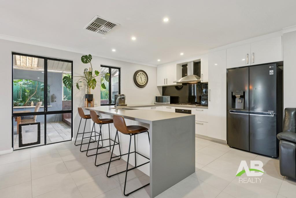 15 Griffiths Rd, Sinagra, WA 6065