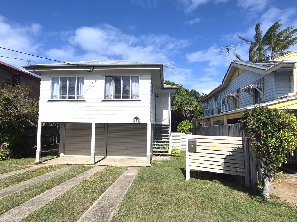 7 HARDIMAN ST, WOODY POINT, QLD 4019