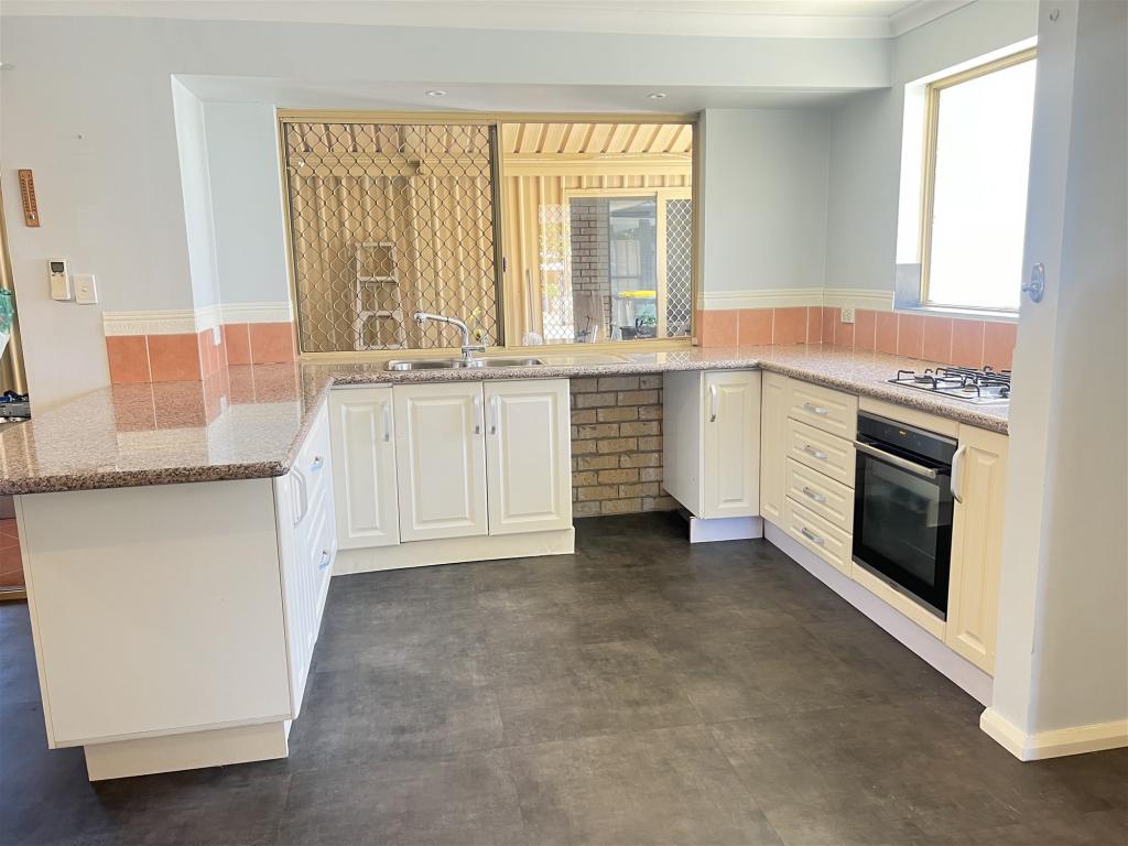 12 Ombersley Way, Coodanup, WA 6210