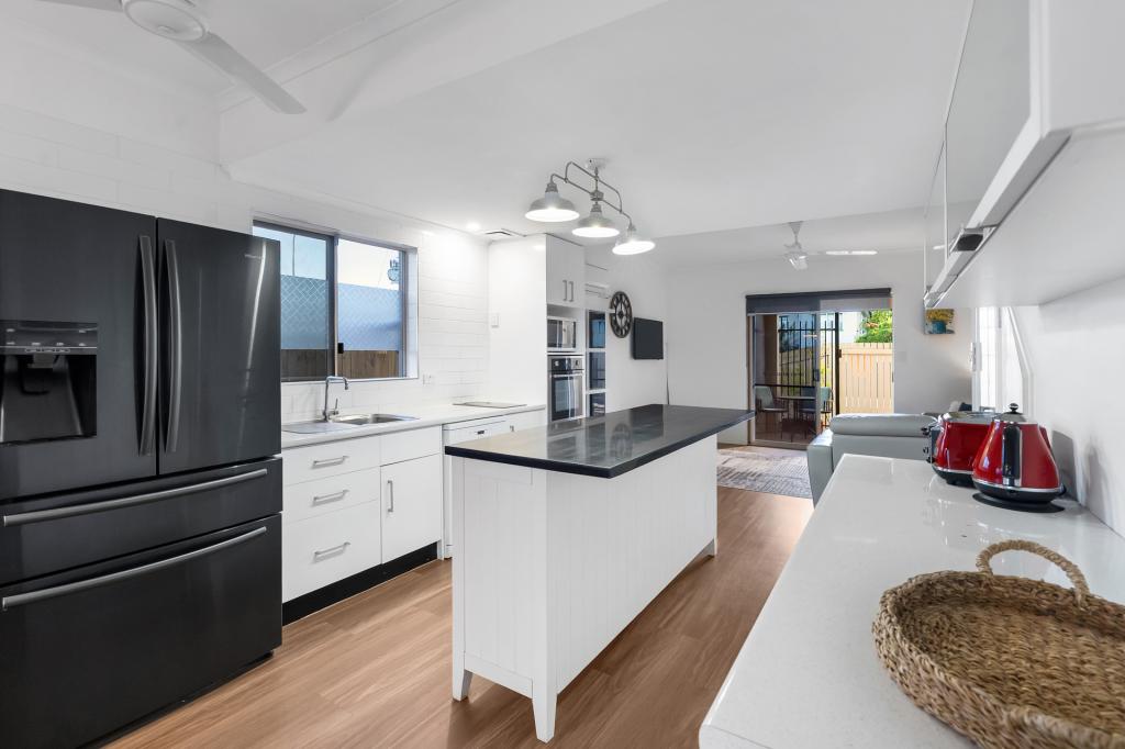 2/10 Hill St, Manunda, QLD 4870