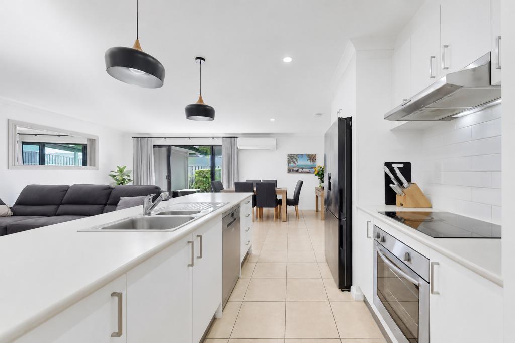 8 Barradeen Cct, Pacific Pines, QLD 4211