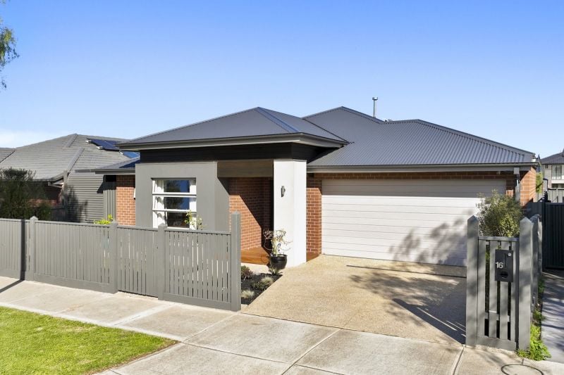 16 Cuttlefish Cct, Tarneit, VIC 3029