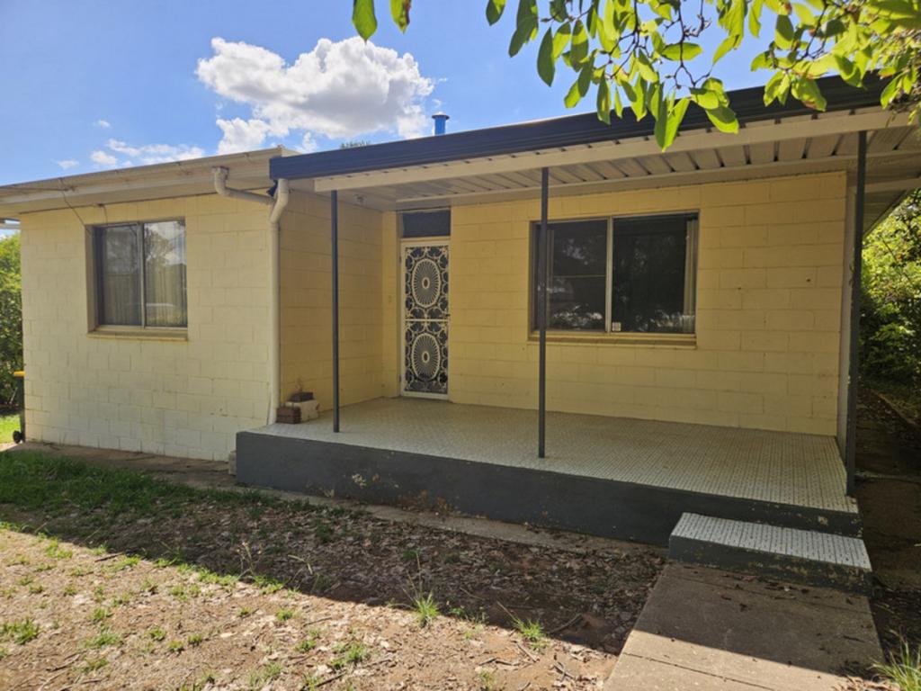 18 EULO ST, COWRA, NSW 2794