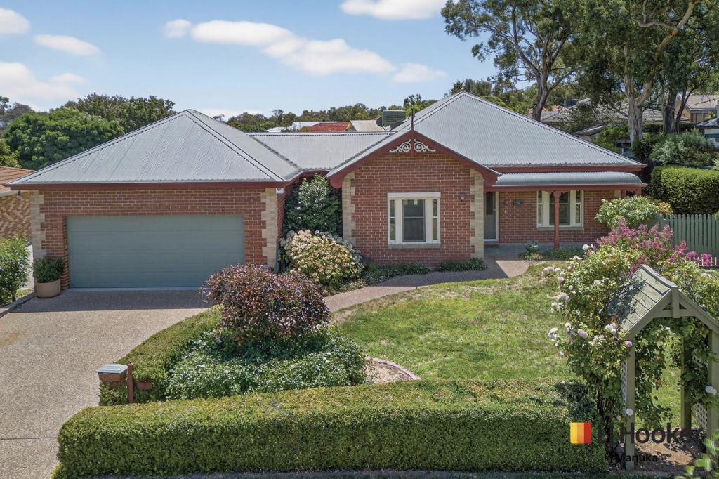9 Halloran Dr, Jerrabomberra, NSW 2619