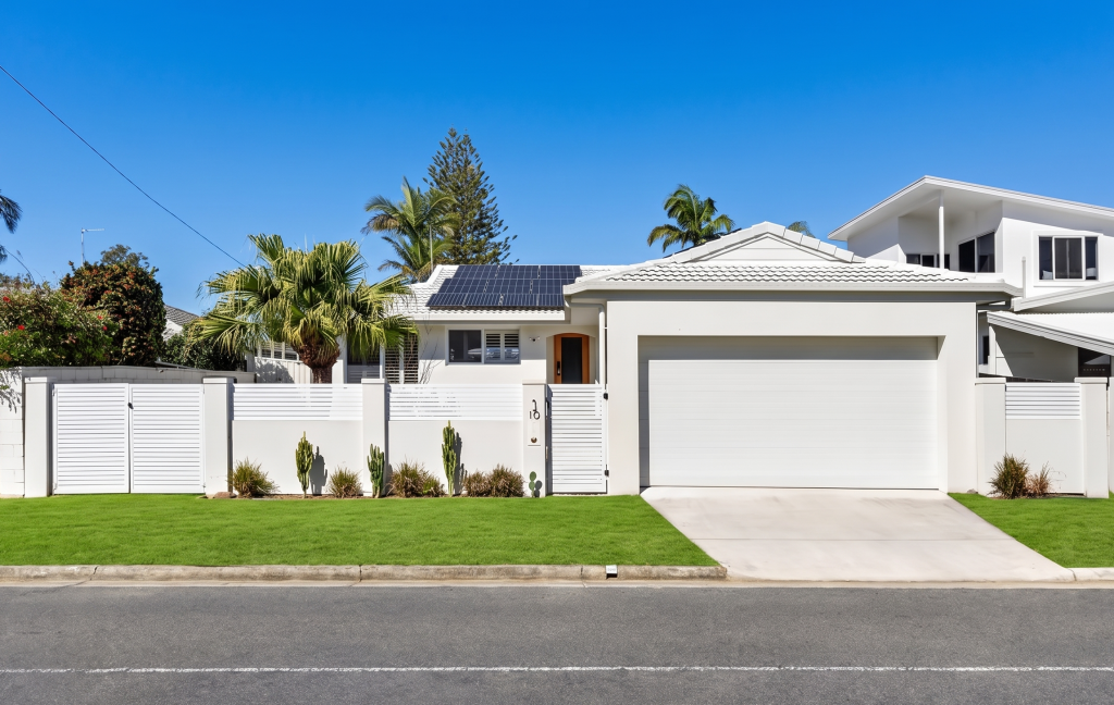 10 POINCIANA BVD, BROADBEACH WATERS, QLD 4218