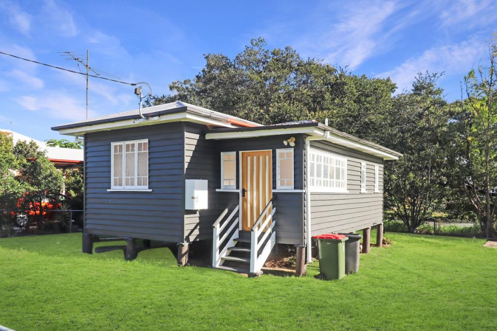1 Braeside Rd, Bundamba, QLD 4304