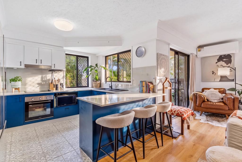 2/5 TARNI AVE, PALM BEACH, QLD 4221