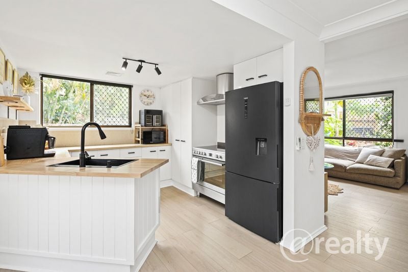 32/71 Olsen Ave, Labrador, QLD 4215