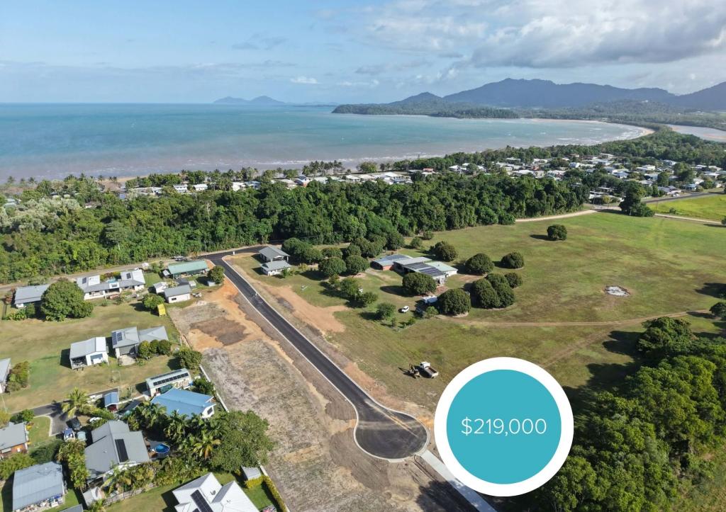 13 KING CL, KURRIMINE BEACH, QLD 4871