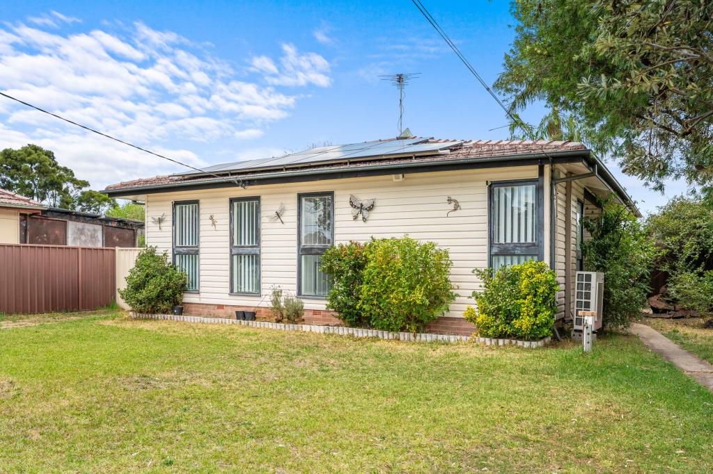 40 Sandakan Cres, Lethbridge Park, NSW 2770