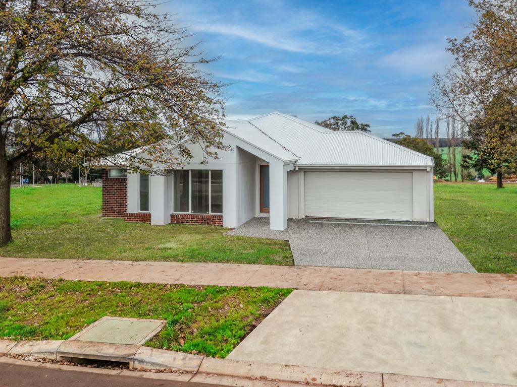 7 Compass St, Drouin, VIC 3818