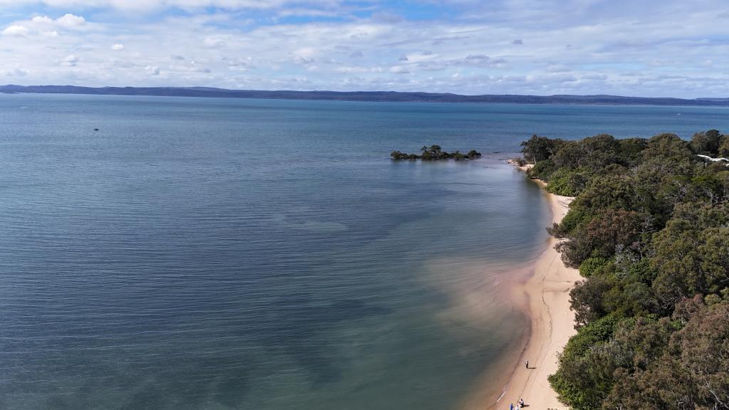 210 Victoria Pde N, Coochiemudlo Island, QLD 4184