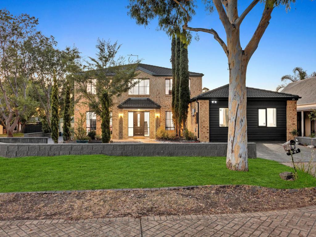 35 Banyalla Dr, Cranbourne West, VIC 3977