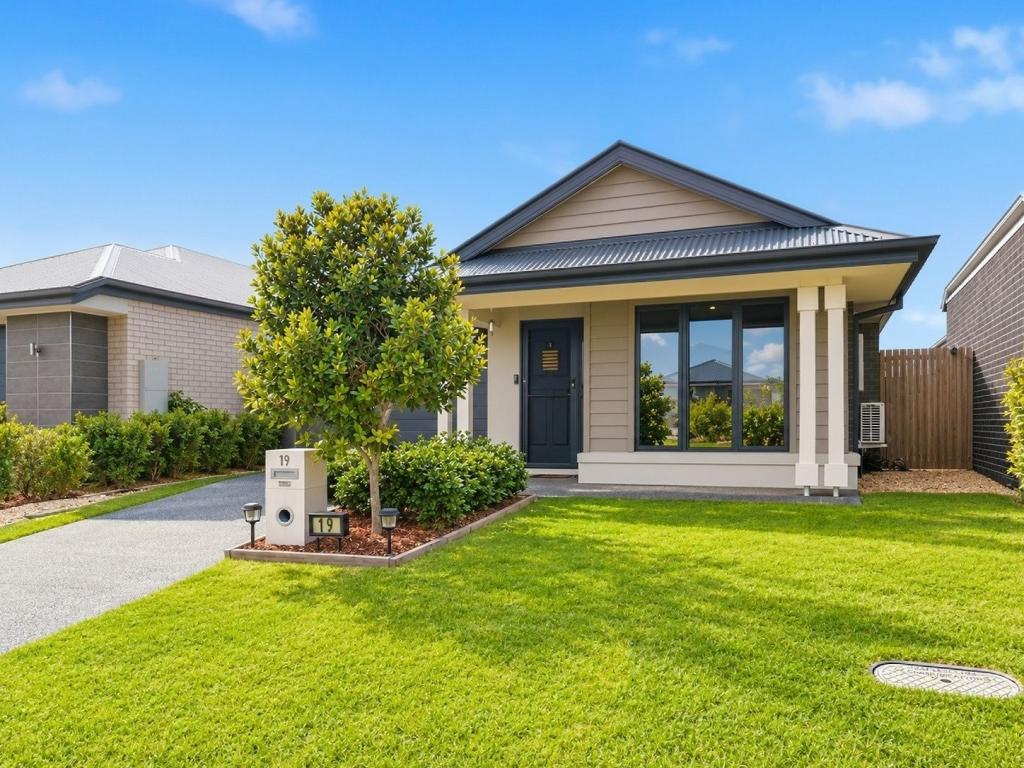 19 Hillside St, Narangba, QLD 4504