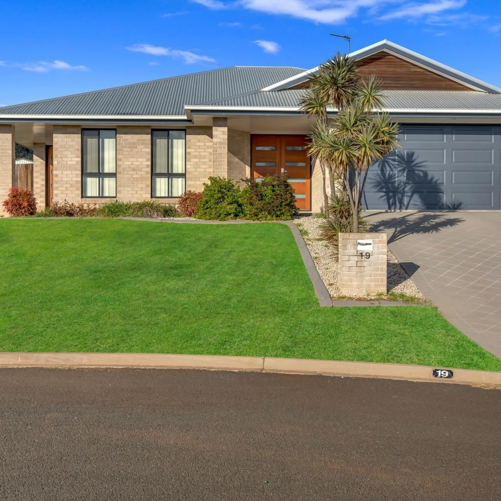 19 Pelling Ct, Westbrook, QLD 4350