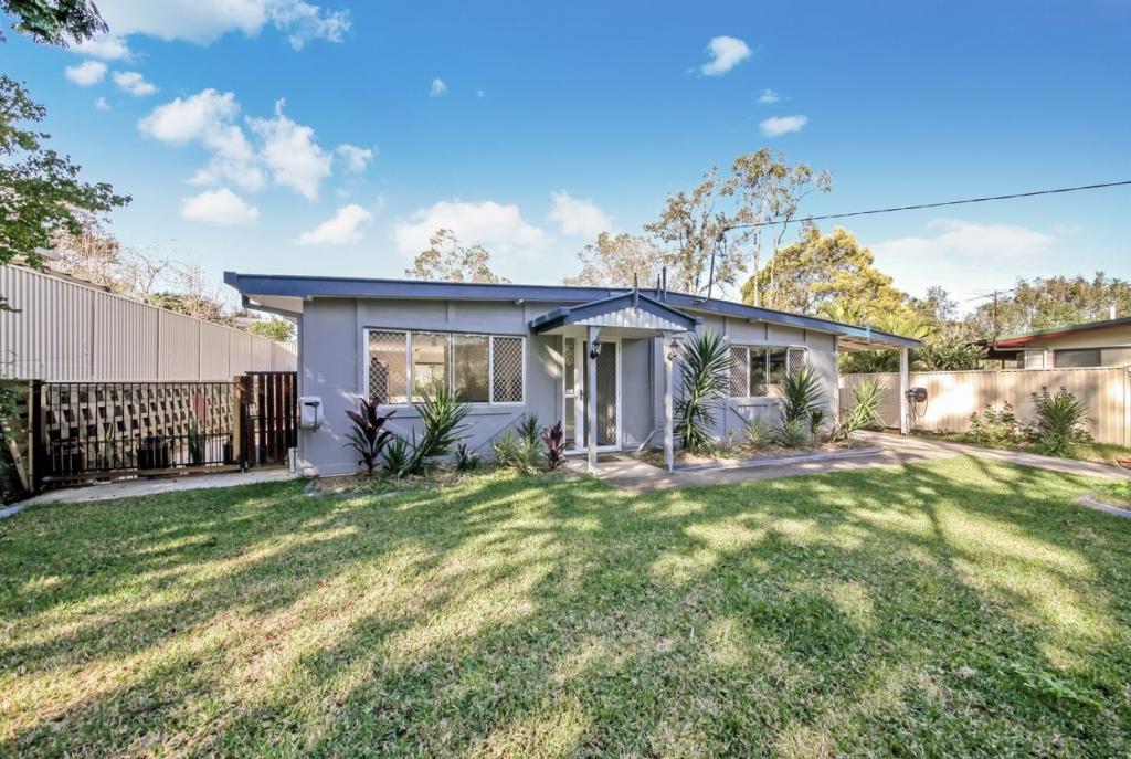 8 Warringah Gr, Petrie, QLD 4502