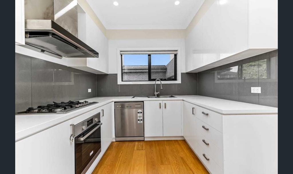 3/2 FLORA RD, CLAYTON, VIC 3168