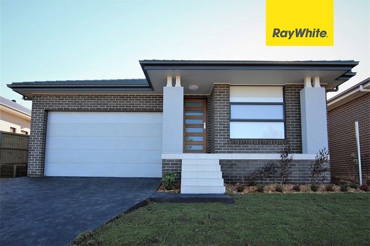 10 Curie Rd, Campbelltown, NSW 2560