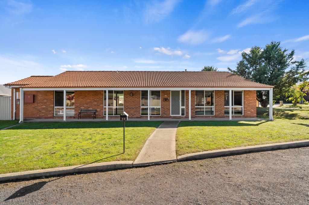 38 Brittlebank Cct, Banks, ACT 2906