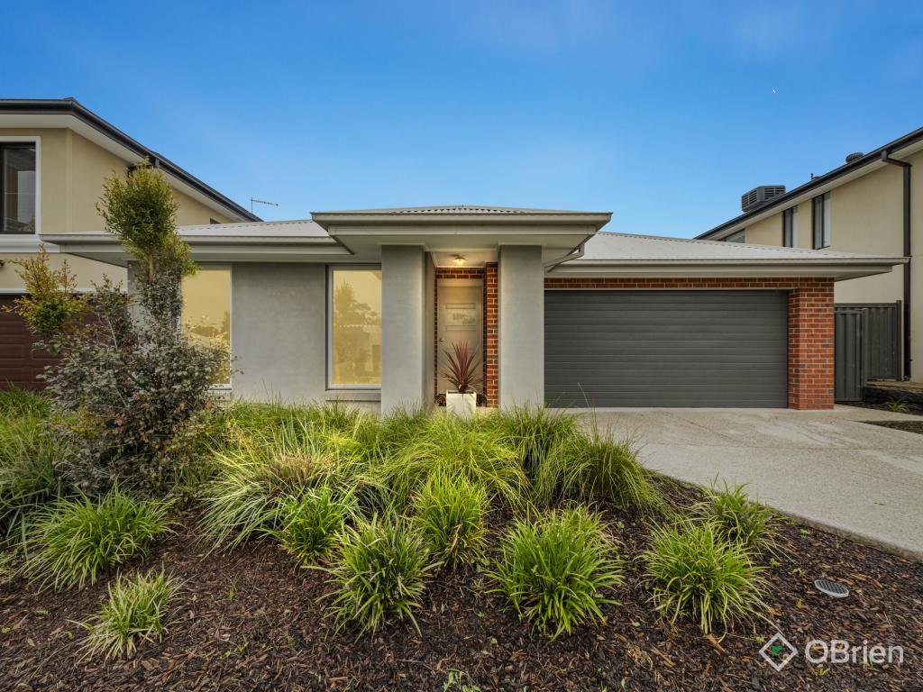 13 Revelstoke Cres, Pakenham, VIC 3810