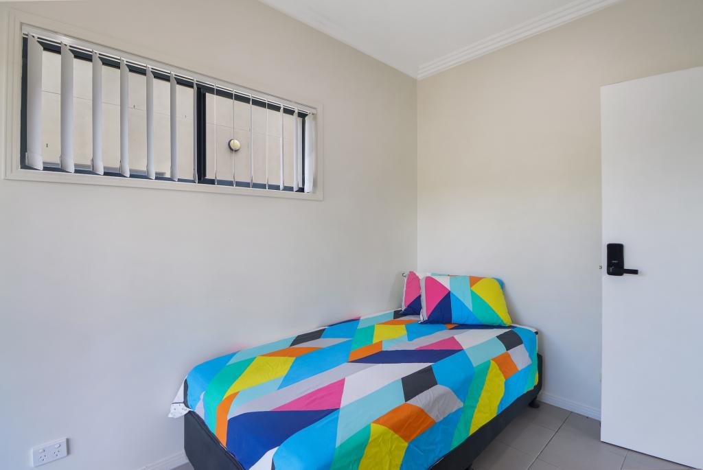 Room 4 - 1/41 Warren St, St Lucia, QLD 4067