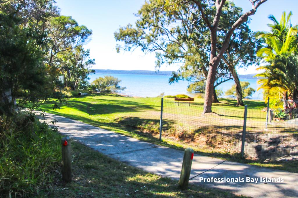 36 Morwong St, Macleay Island, QLD 4184