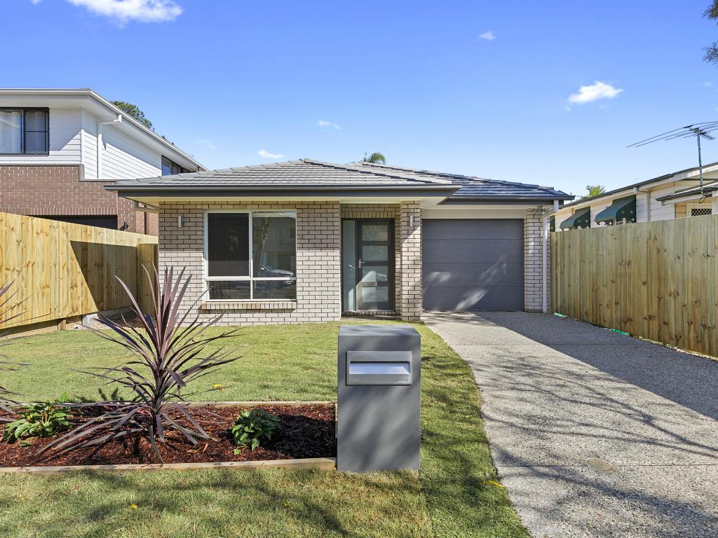 11 Rodney St, Wynnum West, QLD 4178