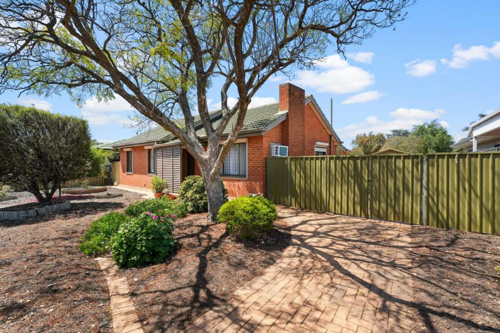 13 Underdown Rd, Elizabeth South, SA 5112