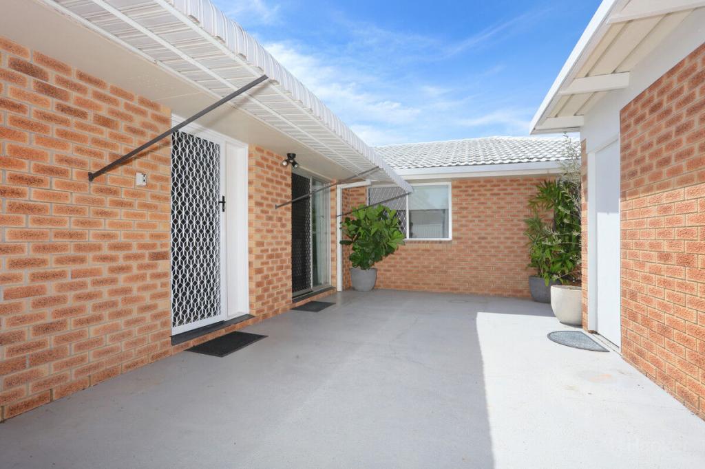 15 Swallow Ave, Paradise Point, QLD 4216