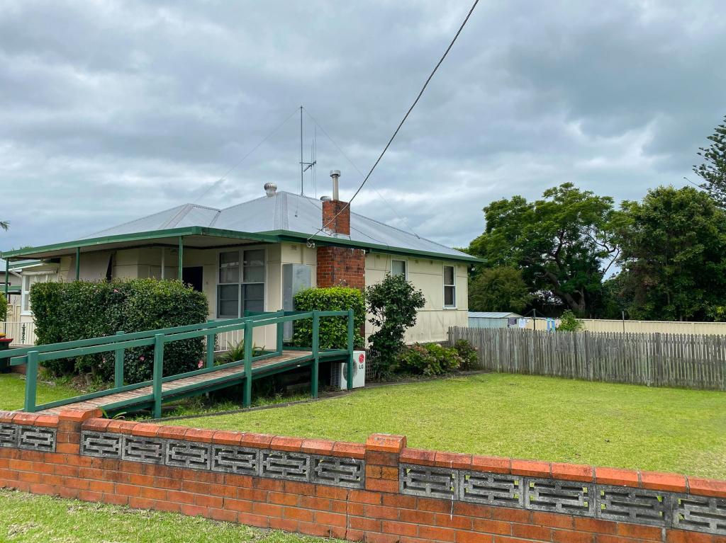 5 LATHAM AVE, TAREE, NSW 2430