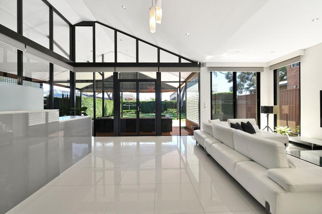 32 SIXTH AVE, CONDELL PARK, NSW 2200