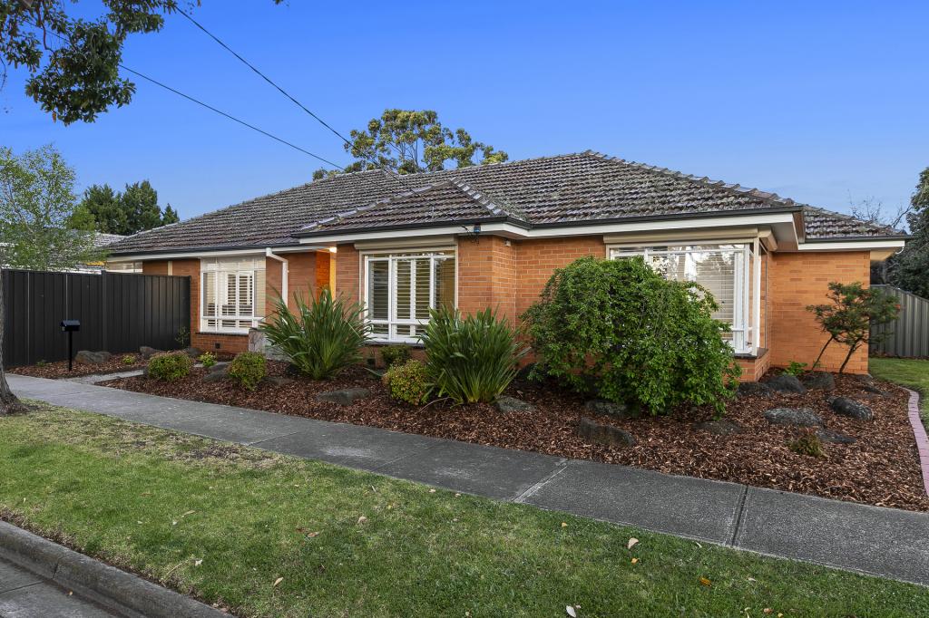 10 LINDWOOD AVE, ALTONA, VIC 3018