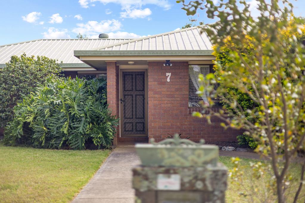 7 Barooga Ct, Wilsonton Heights, QLD 4350