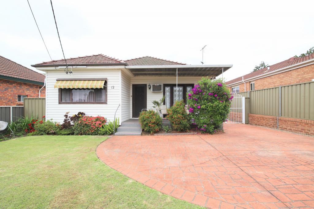 12 Jean St, Greenacre, NSW 2190