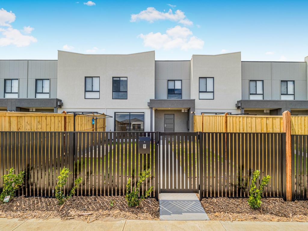 9 Khan Bvd, Clyde North, VIC 3978