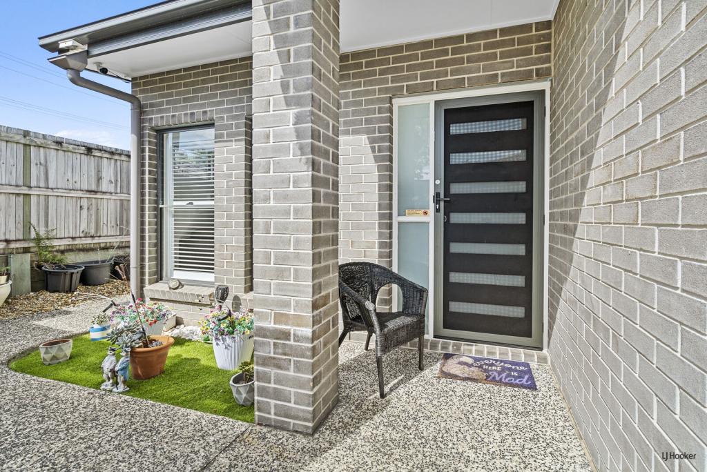 1/10 Fourth Ave, Labrador, QLD 4215