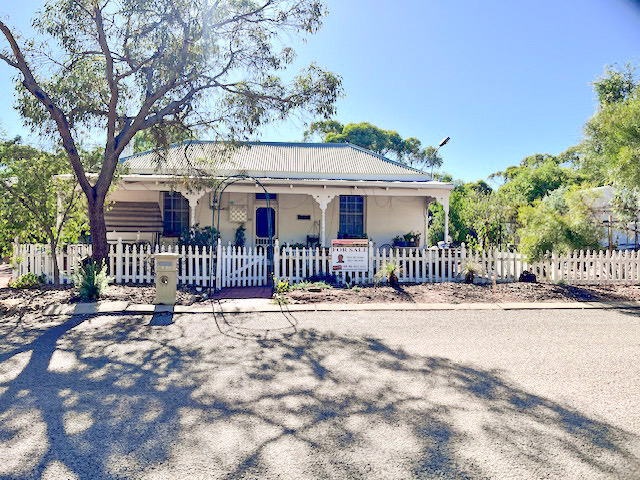 8 Thorn St, York, WA 6302