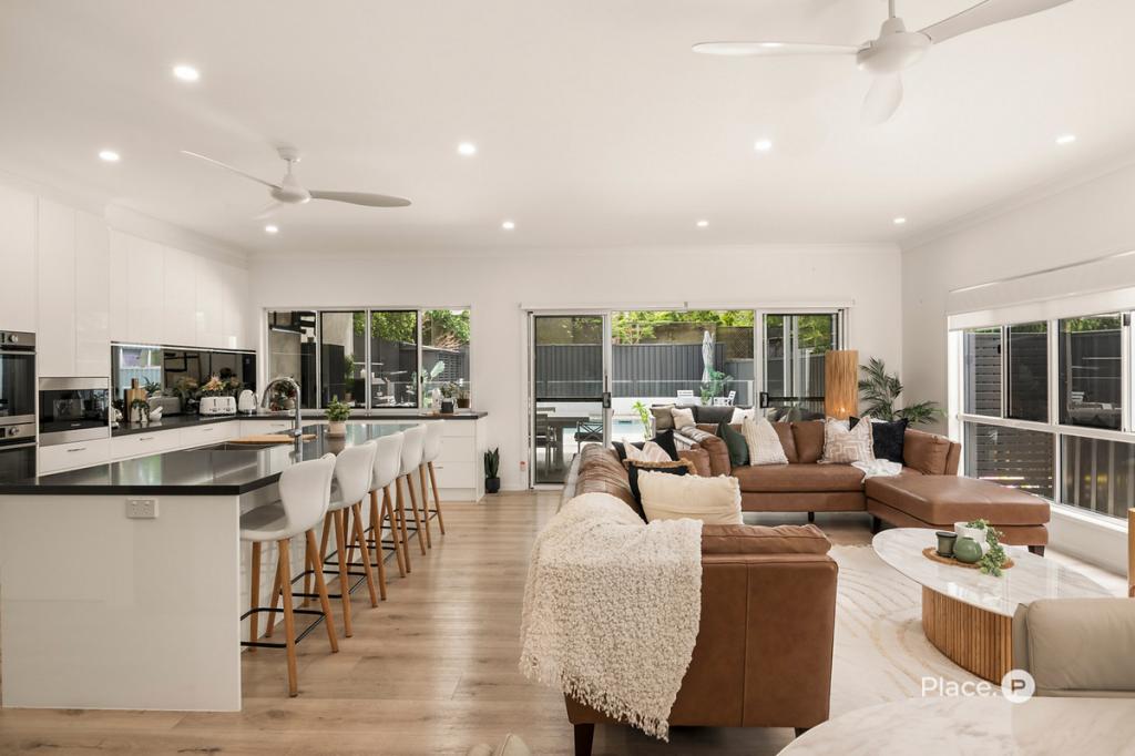 6 Aeroplane St, Cannon Hill, QLD 4170