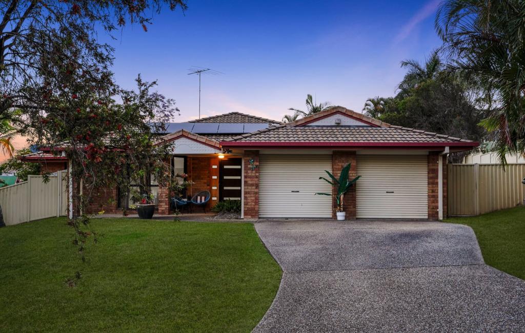 10 BREEZE CT, MOUNT WARREN PARK, QLD 4207