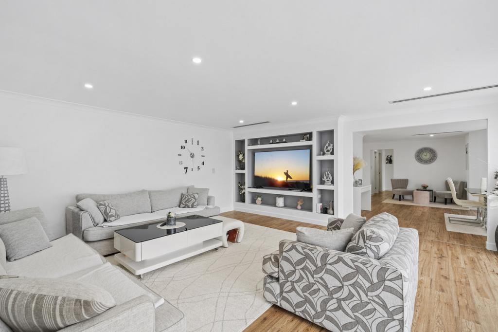 12 Whitian Dr, Carrara, QLD 4211